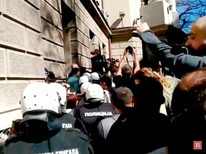 В Белграде возобновились антиправительственные  акции протеста
