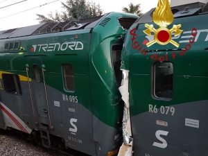 В Италии столкнулись два пассажирских поезда: пострадали более 50 человек