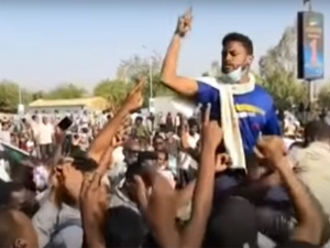 СМИ: армия Судана свергла правящего 25 лет президента и его правительство (ФОТО, ВИДЕО)