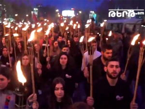 В Ереване организовано факельное шествие в память о жертвах геноцида армян в Османской империи