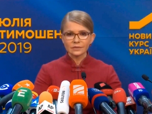 Зеленский предложил Тимошенко роль арбитра на дебатах с Порошенко