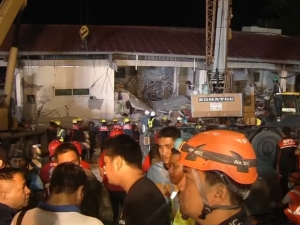 Землетрясения на Филиппинах: жертвы на Лусоне, пролитый с крыши небоскреба бассейн и новый подземный толчок на Самаре (ФОТО, ВИДЕО)
