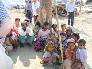 Лауреаты Пулитцеровской премии за статьи об убийстве мусульман-рохинджа в Мьянме вышли по амнистии после 500 дней в тюрьме (ФОТО)
