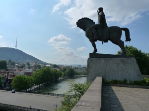 В Грузии предложили привозить российских туристов бесплатными автобусами из Баку и Еревана