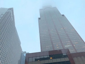 В Нью-Йорке на крышу 54-этажного здания на Седьмой авеню упал вертолет