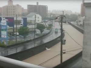 Из-за беспрерывных ливней на юге Японии эвакуируют более миллиона человек (ФОТО, ВИДЕО)