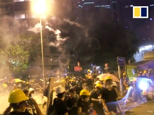 Полиция восстановила контроль над зданием Законодательного совета Гонконга