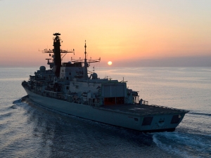 Великобритания направит в Персидский залив эскадренный миноносец после инцидента с танкером