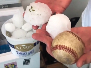 Непогода в США: потоп в Балтиморе, град с бейсбольный мяч в Миннесоте, взрыв унитаза из-за молнии во Флориде (ФОТО, ВИДЕО)
