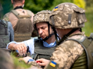 Владимир Зеленский сменил командующих силовой операцией в Донбассе и Сухопутными войсками