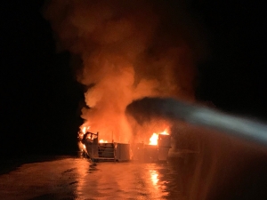 На яхте близ Калифорнии произошел пожар: около 30 человек пропали без вести