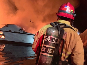 На яхте близ Калифорнии произошел пожар: около 30 человек пропали без вести