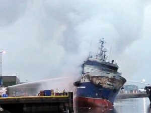 В порту норвежского Тромсё затонул горящий российский траулер, жителей эвакуировали из-за угрозы взрыва аммиака  (ФОТО, ВИДЕО)