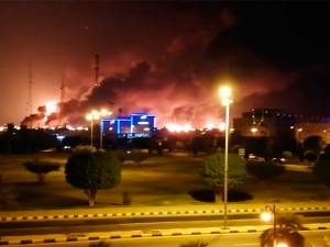В Саудовской Аравии совершена крупнейшая атака на нефтяные заводы