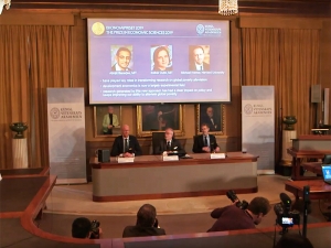 Премию памяти Нобеля по экономике присудили за экспериментальный подход к борьбе с нищетой