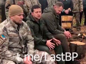 Приезд Зеленского к добровольцам на Донбасс закончился ссорой: 'Я не лох', 'Я президент', 'Я сказал: Оружие убери'