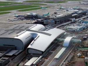 Самолет American Airlines экстренно сел в Ирландии из-за утечки химиката в салоне