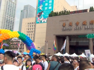 Тайвань, первым в Азии легализовавший однополые браки, провел самый масштабный гей-парад (ФОТО)