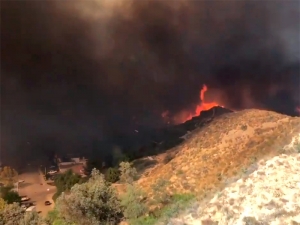 В Калифорнии природные пожары уничтожили десятки домов (ФОТО, ВИДЕО)