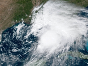 В Мексиканском заливе тропический шторм 'Нестор' движется на Флориду