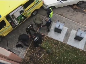 Вооруженный мужчина угнал в Осло автомобиль 'скорой помощи' и совершил наезд на людей (ФОТО, ВИДЕО)