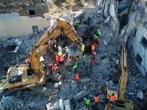 Землетрясения в Южной Европе: 29 погибших в Албании, подземный толчок магнитудой 6,0 у Крита (ФОТО, ВИДЕО)