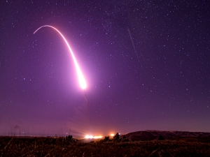 США провели испытание баллистической ракеты наземного базирования
