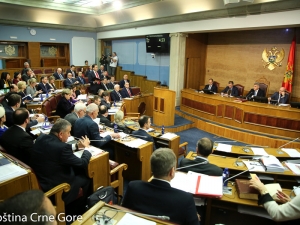 В Черногории закон о свободе вероисповедания привел к драке в парламенте и уличным протестам