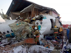 В МВД Казахстана назвали три версии причин крушения пассажирского самолета в Алма-Ате