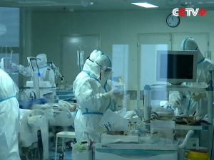 Число жертв китайского коронавируса за сутки увеличилось до 80, однако ВОЗ не спешит бить тревогу