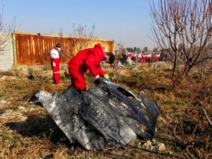 Разбившийся в Иране самолет загорелся в воздухе и взорвался при падении