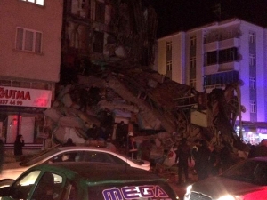 Землетрясение магнитудой 6,8 привело к разрушениям в центральной части Турции (ФОТО, ВИДЕО)