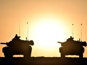 Российские военные: Турция перебросила в Сирию многокилометровые колонны боевой техники и боеприпасов