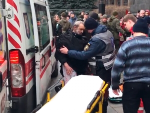 У офиса президента Украины мужчина совершил попытку самосожжения