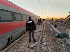 В Италии сошел с рельсов скоростной поезд: два человека погибли, около 30 пострадали (ФОТО, ВИДЕО)