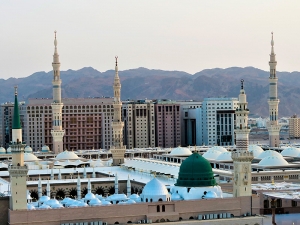 Из-за коронавируса впервые в истории закрылись две главные святыни ислама в Мекке и Медине