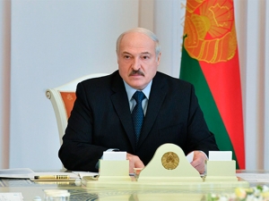 Лукашенко заявил, что не может отменить парад 9 мая, так как это 