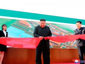 Северокорейские СМИ показали новые ФОТО и ВИДЕО с Ким Чен Ыном после его 20-дневного отсутствия