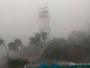 Тропические циклоны вышли на сушу: 