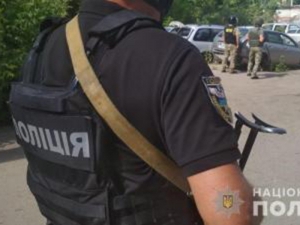 На Украине снова захват заложников: в Полтаве угонщик удерживает полицейского начальника, грозя гранатой