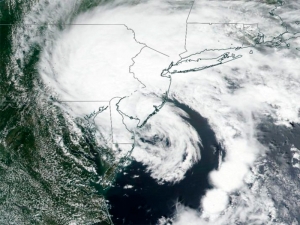 Штаты Восточного побережья США пострадали от тропического шторма 'Фэй' (ФОТО, ВИДЕО)