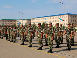 В Азербайджане тысячи добровольцев  хотят  записаться в армию на фоне конфликта с Арменией