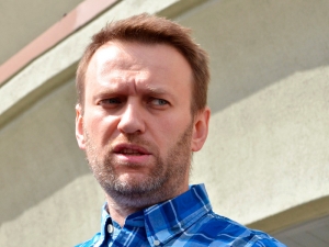 Алексея Навального вывезли медицинским бортом в Берлин