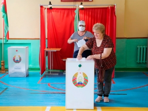 Государственный экзитпол показал победу Лукашенко на выборах президента Белоруссии