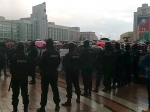 На площади Свободы в Минске задержали журналистов мировых информагентств