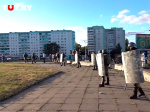 Третий день протестов в Белоруссии. В столкновениях с силовиками за это время пострадали сотни людей