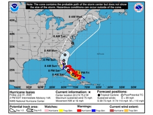 Ураган 'Исайяс' бушует на Карибах и движется на Флориду