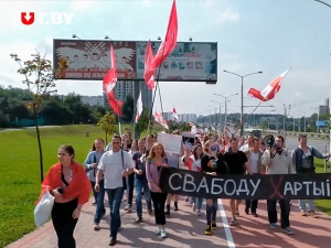 В центр Минска стянуты колонны  спецтехники и автобусы с силовиками