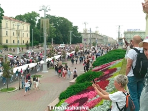 В Минске начался многотысячный митинг у здания правительства