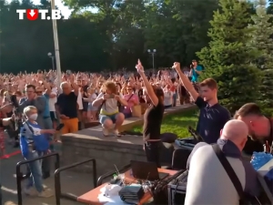В Минске суд дал звукооператорам, поставившим песню Цоя 'Перемен!'  на городском празднике, по 10 суток ареста